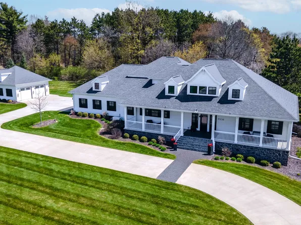 N3018 Manorwood Ln, Hortonville, WI 54944