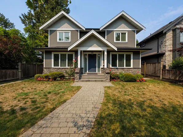 842 W 20th St, North Vancouver, BC V7P 2B4