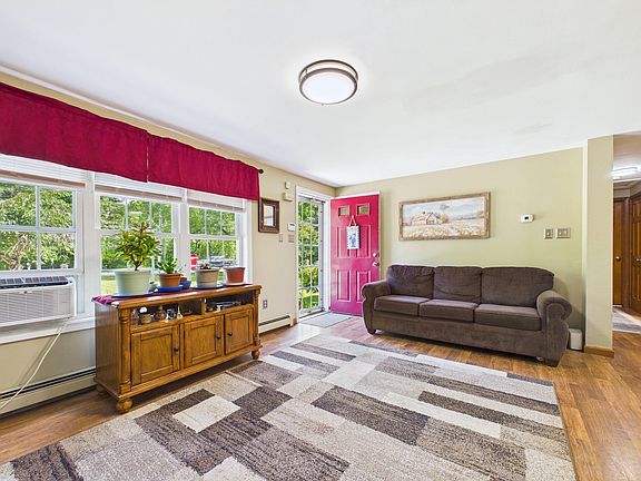 5th image of 247 Perry Hill Rd