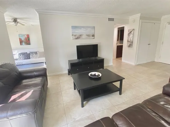 210 172nd St APT 226, Sunny Isles Beach, FL 33160