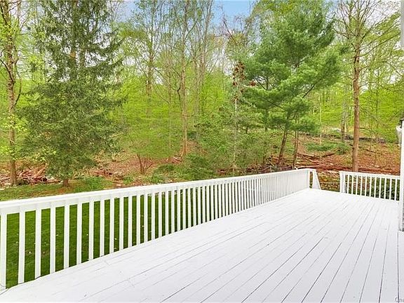4th image of 7 Rollingwood Dr