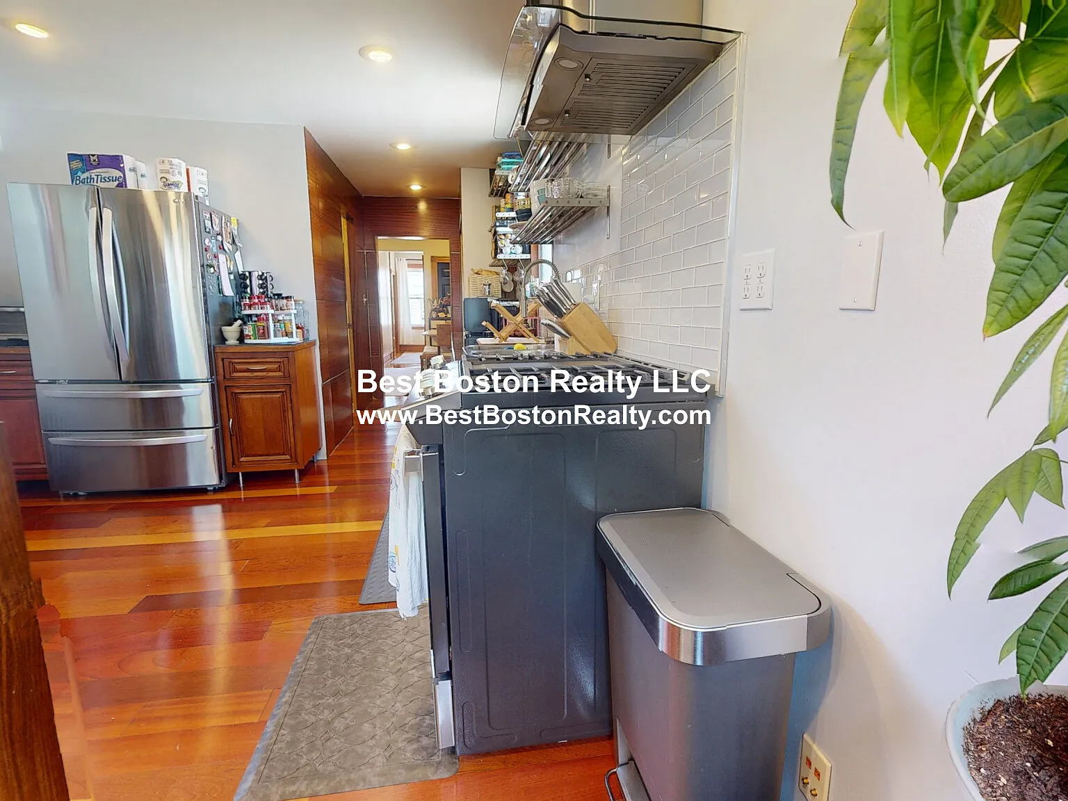 3 bed, 1.0 bath, 1200 sqft, $3,600 — Photo 2