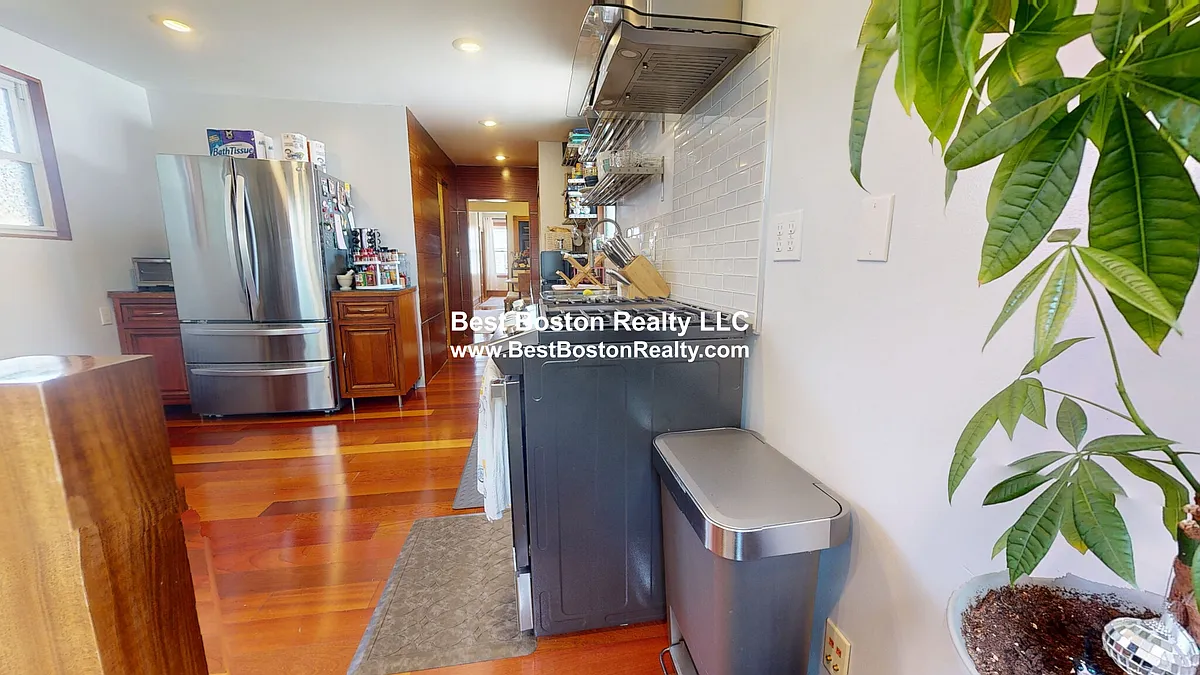 Building Photo - 18 Nashua St #2