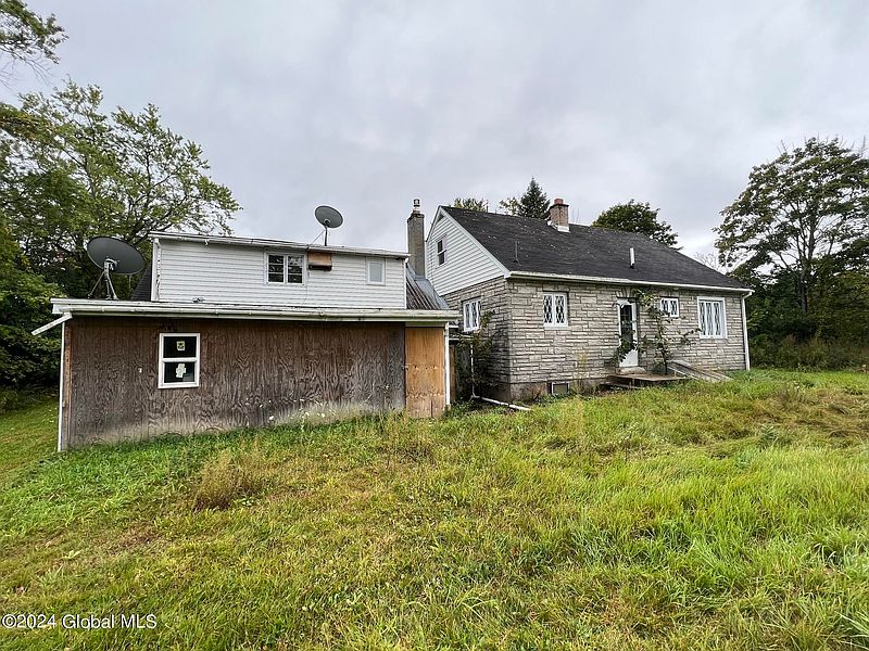 3rd image of 111 Snake Hill Road