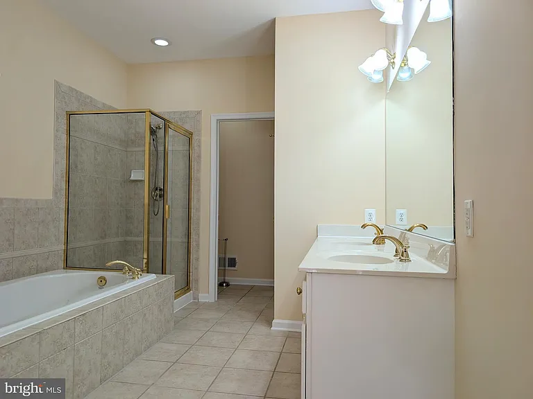 8 Trewbridge Ct — Photo 10