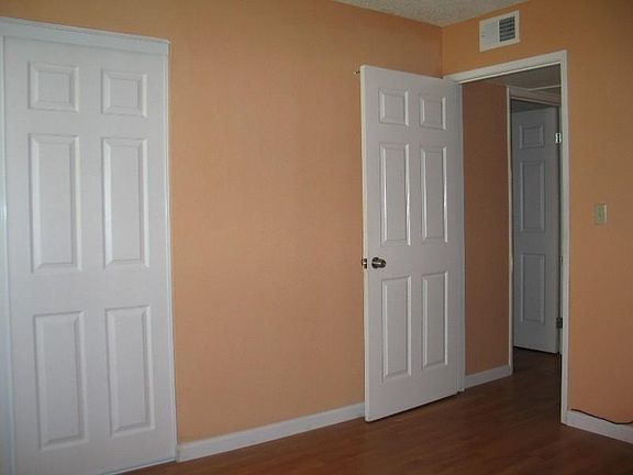 4th image of 303 Tradewinds Dr APT 5