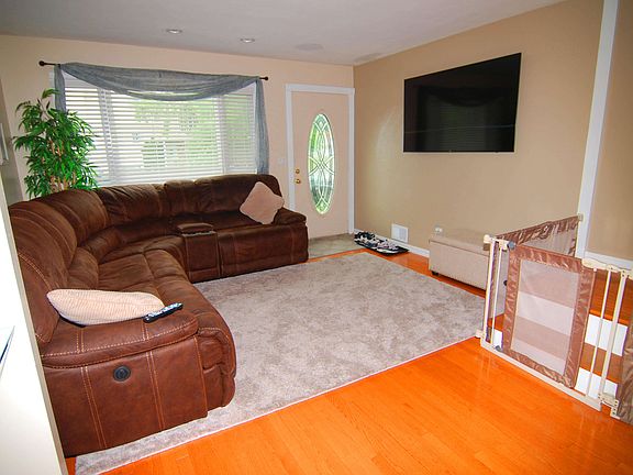 5th image of 12 Travis Ave