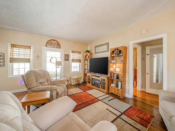 2nd image of 508 Riley Rd