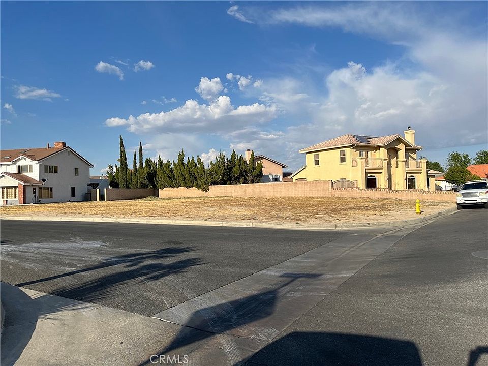 1st image of 18390 Lakeview Dr #222