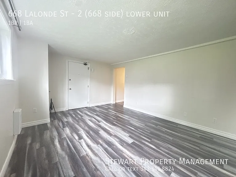 668 Lalonde St #2 — Photo 9