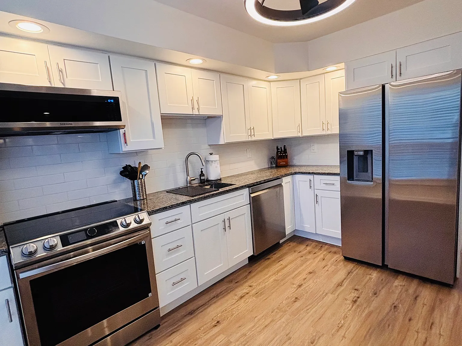 3 bed, 2.5 bath, 1834 sqft, $3,300 — Photo 3