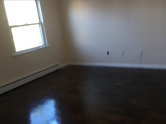 5th image of 127 Williams Ave