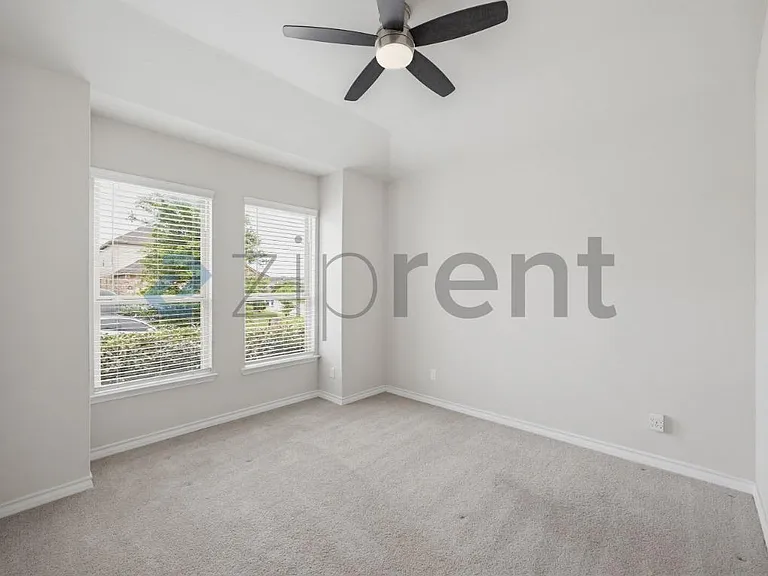 1550 Dundee Park — Photo 26