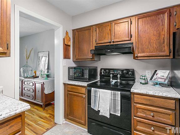 5th image of 4101 Five Oaks Dr Unit 23