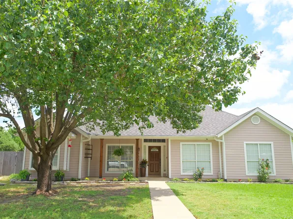 732 N Elm St, Muenster, TX 76252