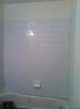 full bath off hallway