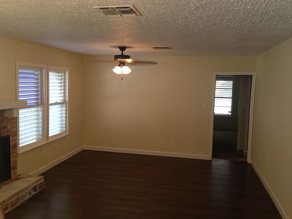 3rd image of 102 Tutt Ave