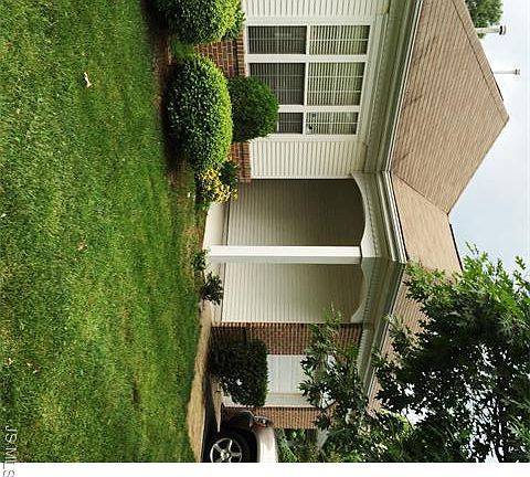 2nd image of 20 Amberwinds Ct