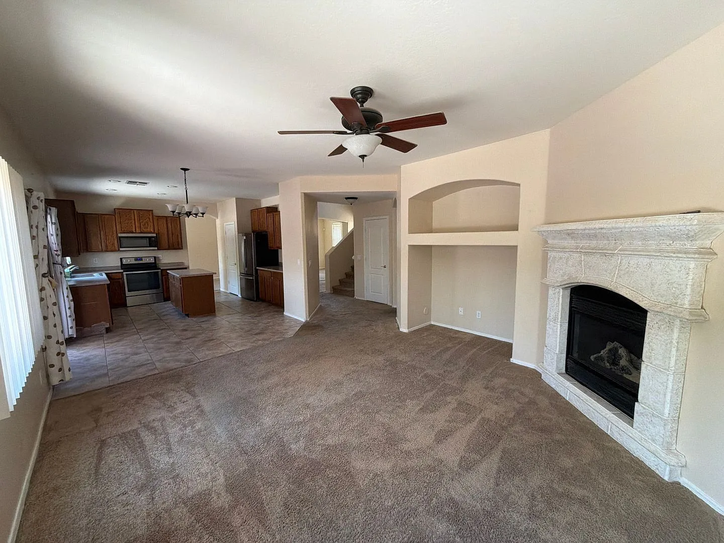 3 bed, 2.5 bath, 2950 sqft, $2,400 — Photo 4