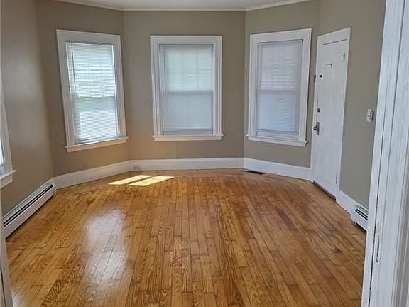 4th image of 140 Larch St