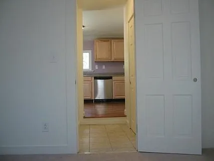 1114A Wellford St — Photo 9