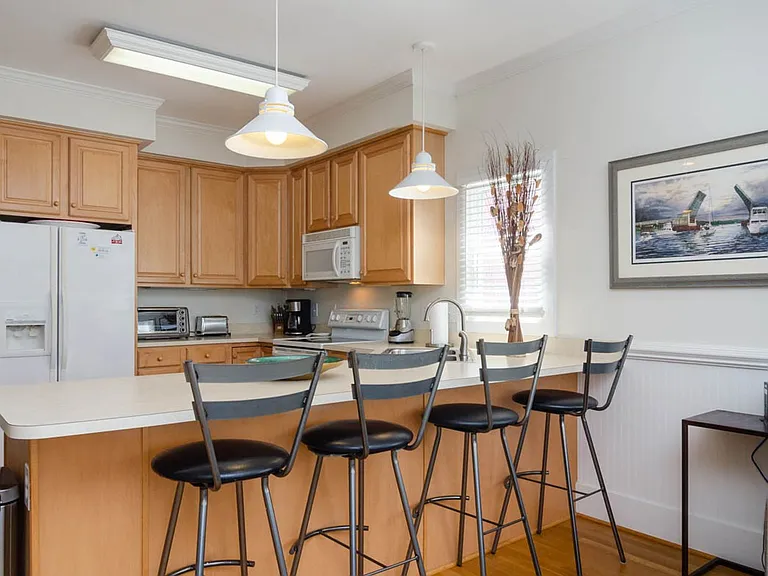 10 Meier St #B — Photo 8