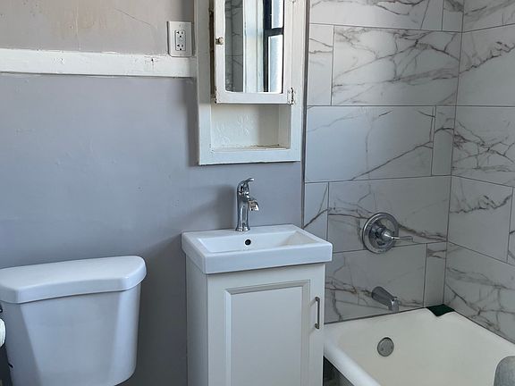 3rd image of 3123 N Hamlin Ave APT 3C