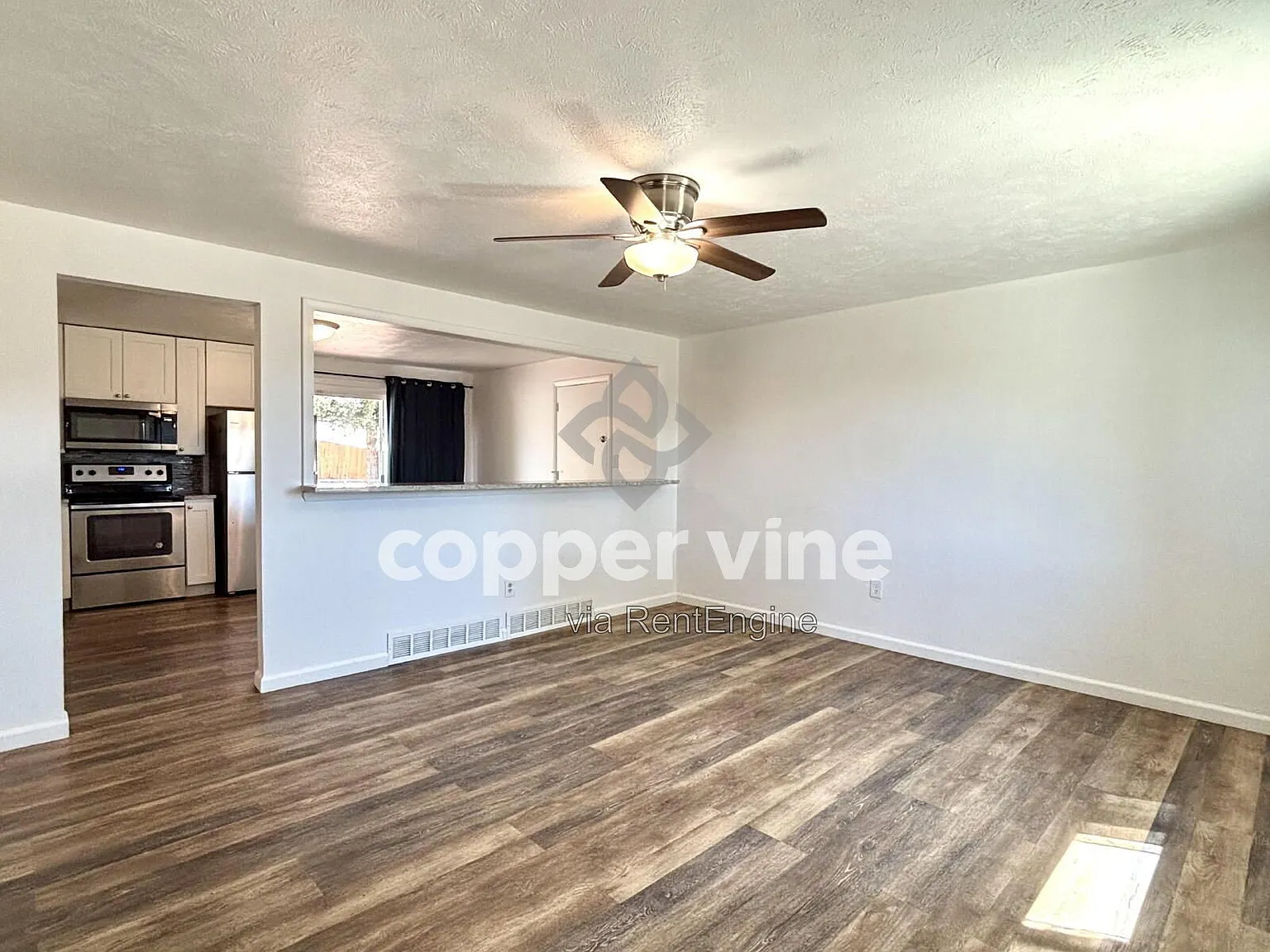 4 bed, 2.0 bath, 2286 sqft, $3,330 — Photo 4