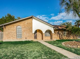8203 Creekline Dr, San Antonio, TX 78251