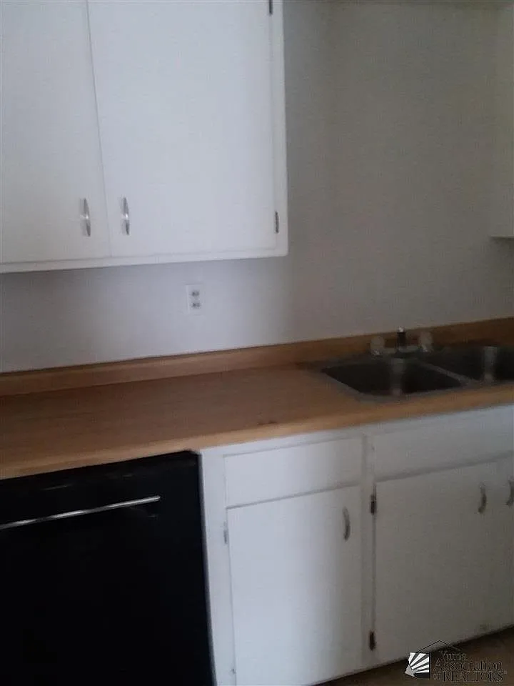 2 bed, 1.5 bath, 900 sqft, $950 — Photo 3