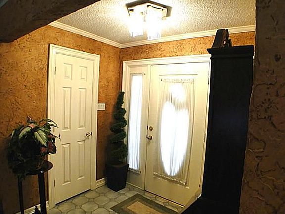3rd image of 430 Silver Creek Dr