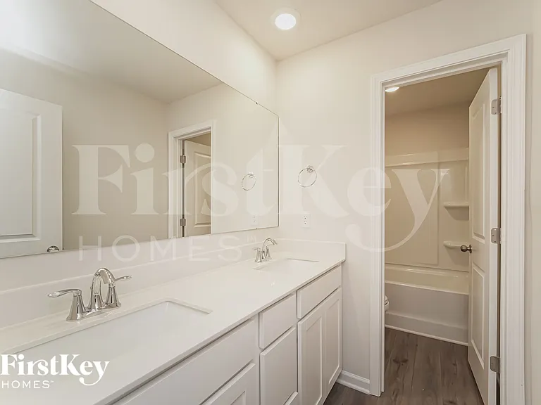 381 Hollingswood Dr — Photo 17