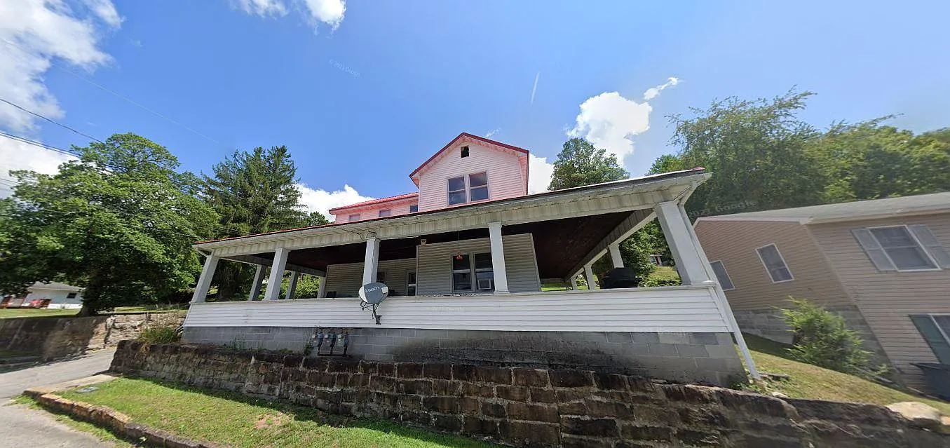 277 S Walnut St — Photo 1