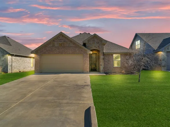 3207 Windcrest Dr, Granbury, TX 76049