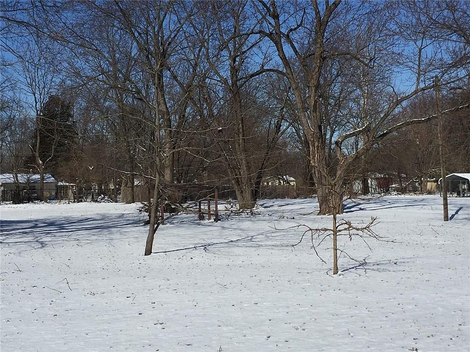 2nd image of 1202 N Schleicher Ave