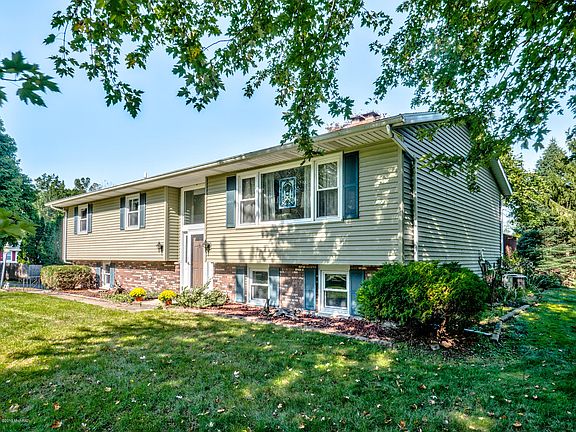 2nd image of 8141 Land O Lakes Dr