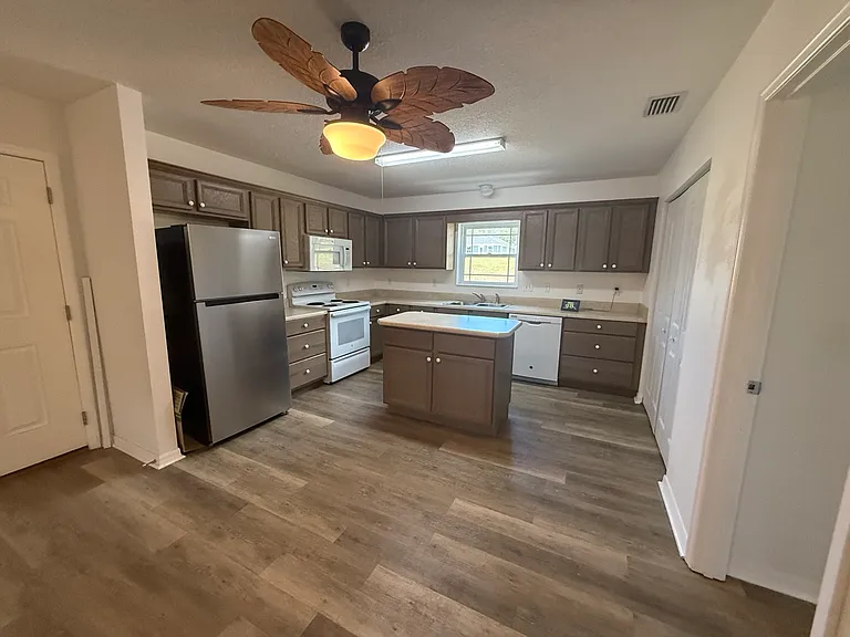 3288 NE Caitlin Ln — Photo 7