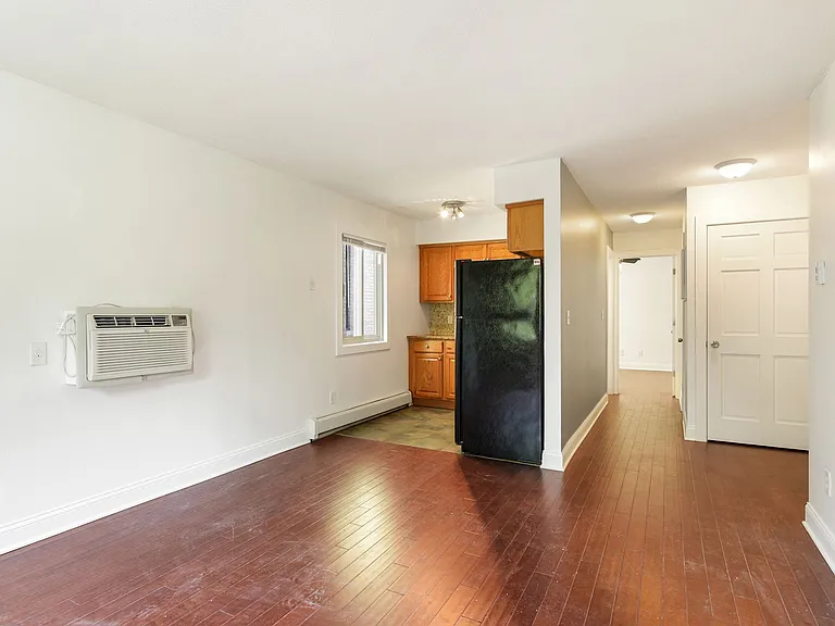 729 E 16th St #5 — Photo 10