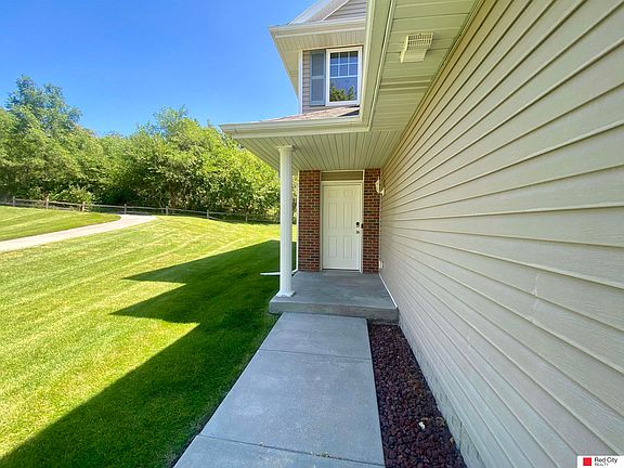 2nd image of 915 Carlton Cir