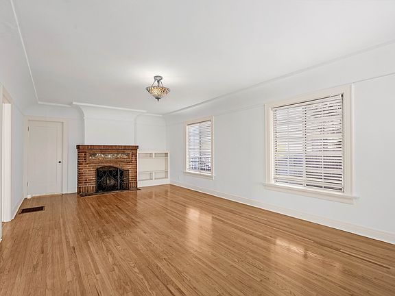 3rd image of 3131 Lowell Ave