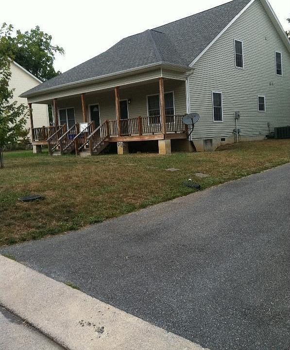 2nd image of 922 Kabrich St