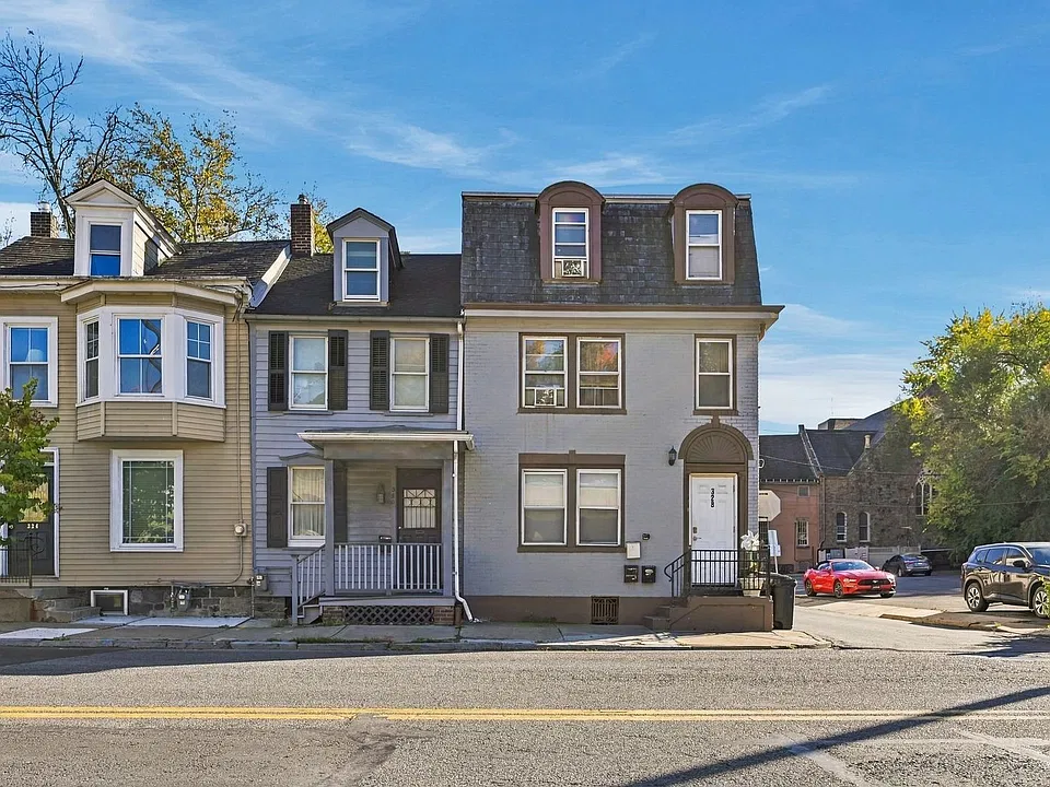 328 Bushkill St.