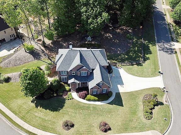 2nd image of 106 Glen Trl