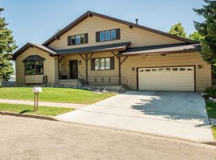 1701 7th St NW, Mandan, ND 58554