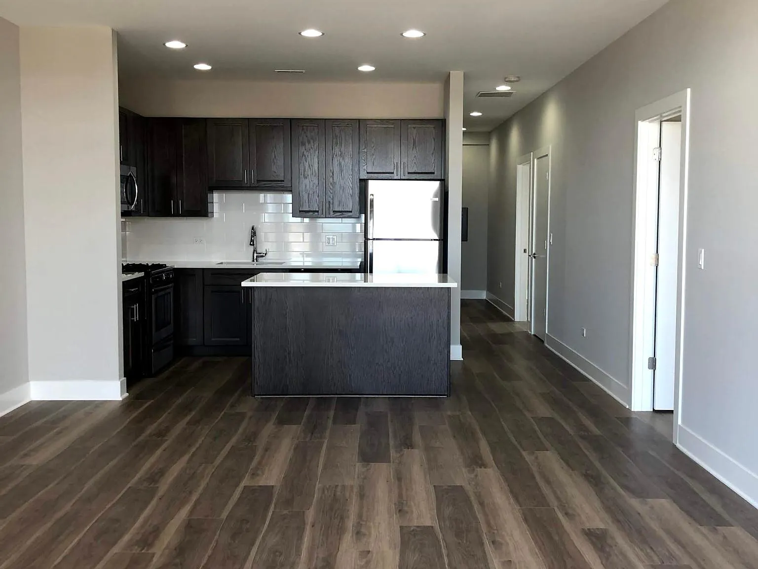 7129 W Belmont Ave — Photo 3