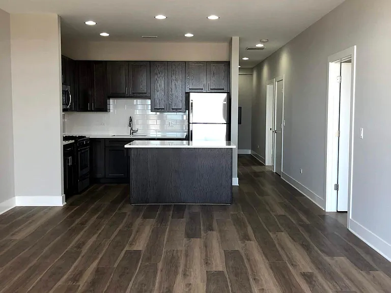7129 W Belmont Ave — Photo 4