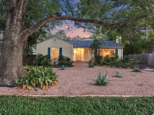 424 CANTERBURY HILL ST, Terrell Hills, TX 78209