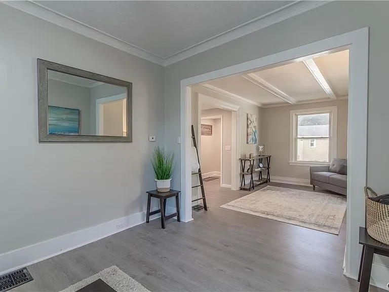 190 Flower Ave E — Photo 13