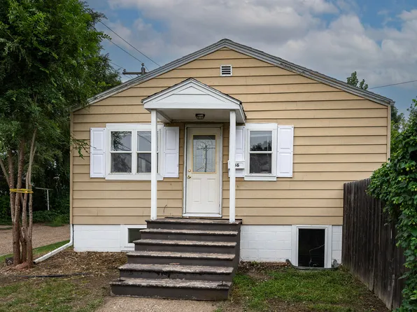 106 5th St NE, Mandan, ND 58554