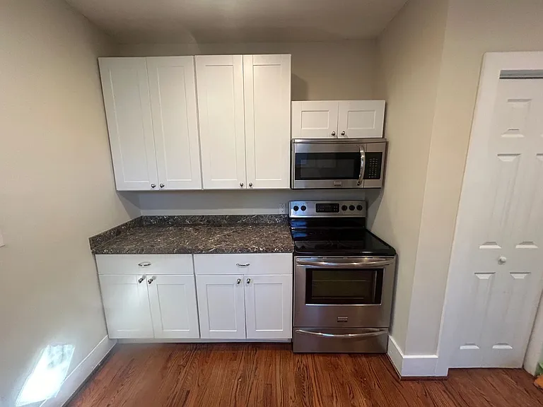 1506 Charlton St — Photo 11